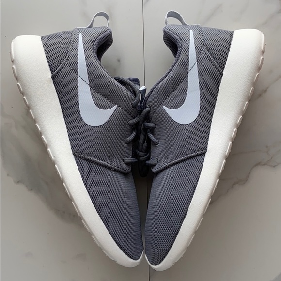 NWT Nike Roshe One sneakers shoes - Picture 2 of 8